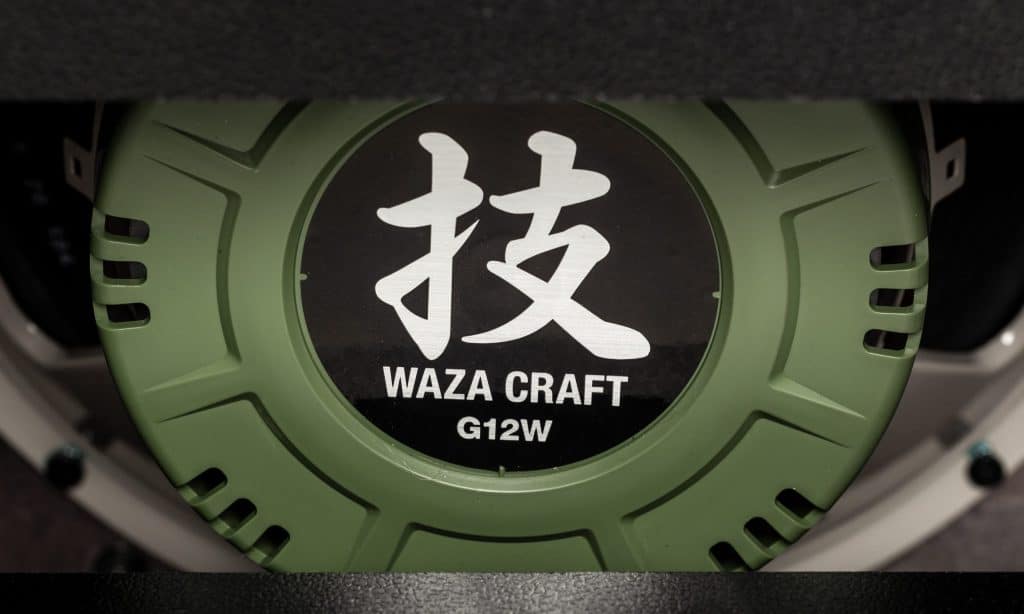 Si tratta di uno speaker Waza Craft G12W da 12″.