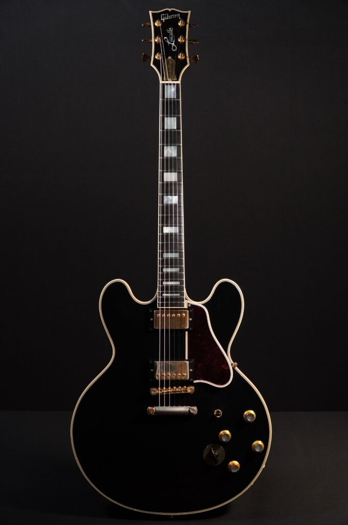 1-Gibson-ES-335-B.B.-King-Lucille-Signature-Ebony