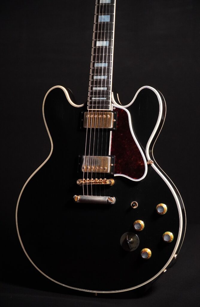 3-Gibson-ES-335-B.B.-King-Lucille-Signature-Ebony-Body