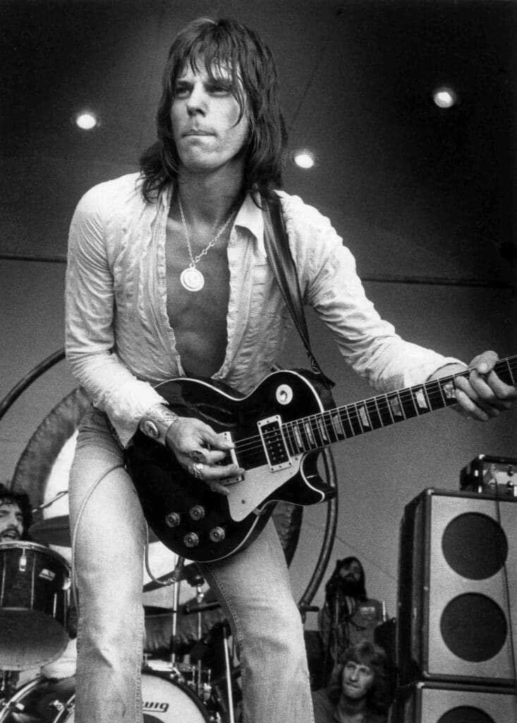 Jeff Beck playing the Oxblood, 1973 © Barrie Wentzell